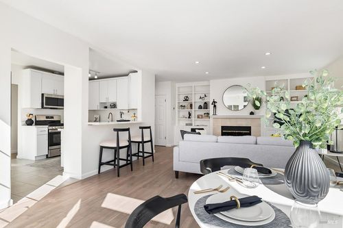 37 Creekside Court, Corte Madera, CA, 94925 | Card Image