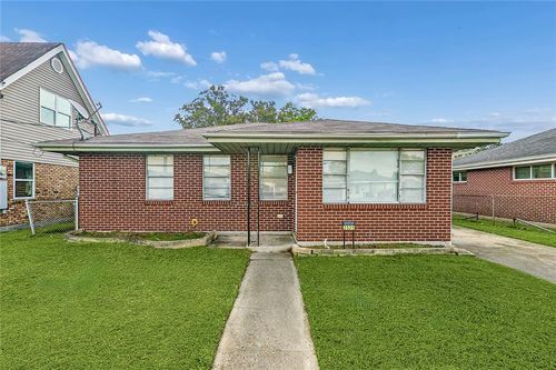 2521 Corinne Dr, Chalmette, LA, 70043-5643 | Card Image