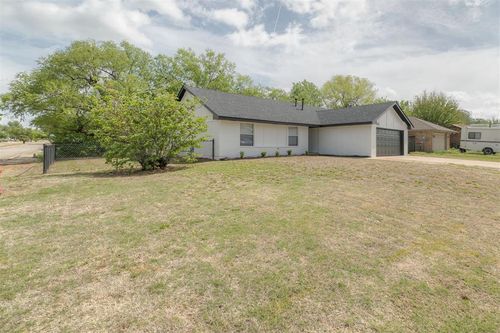 605 Cinnamon Dr, Edmond, OK, 73003-3121 | Card Image