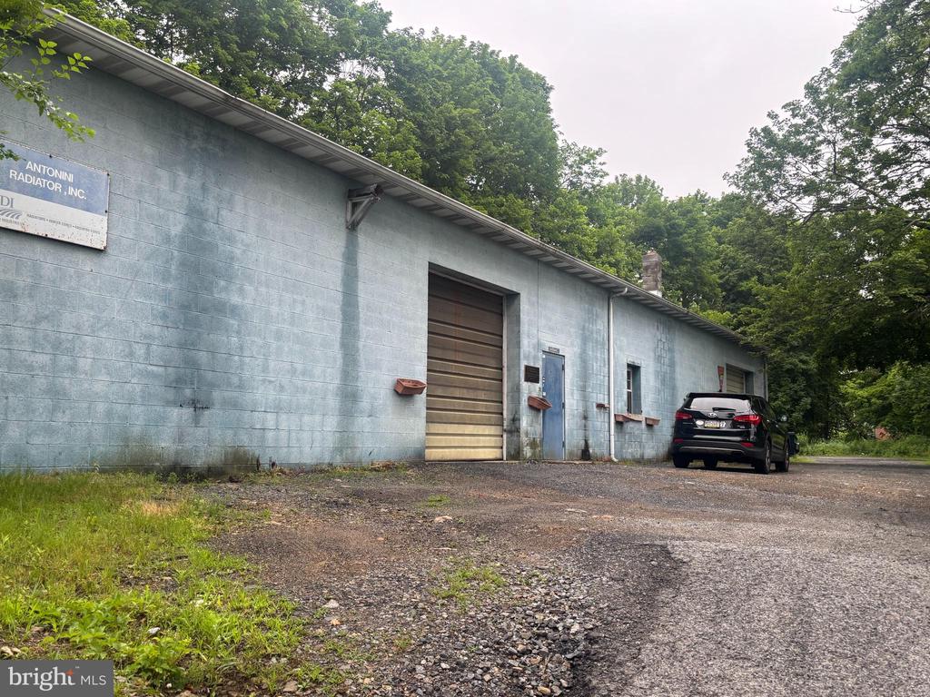 325 E Railroad St, Pottsville, PA 17901