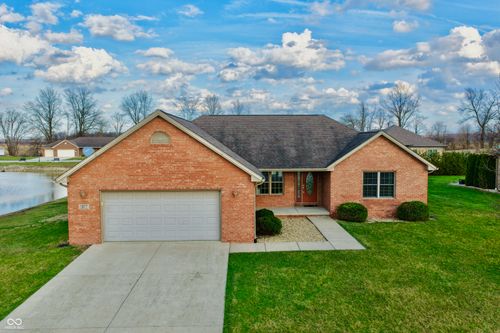 1977 Sophia Ln, Seymour, IN, 47274-3376 | Card Image