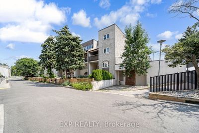 208 - 1055 Dundas St E, Condo with 3 bedrooms, 1 bathrooms and 1 parking in Mississauga ON | Image 1