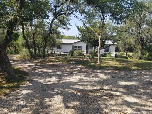 182 Laurel Ridge Dr, Lakehills, TX, 78063-6321 | Card Image