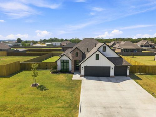 166 N Phillips St, Skiatook, OK, 74070-3710 | Card Image