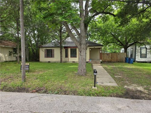 206 Gibbs St, Navasota, TX, 77868-3844 | Card Image