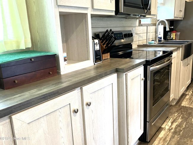 Kitchen is 20x13 | Image 8
