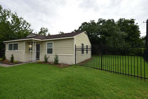 10213 Fairland Dr, Houston, TX, 77051-3642 | Card Image