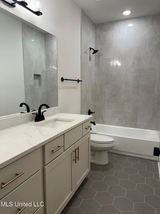 guest bath | Image 20