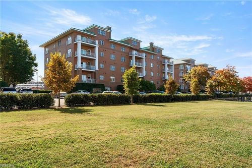 205-303 Brooke Ave, Norfolk, VA, 23510-1320 | Card Image