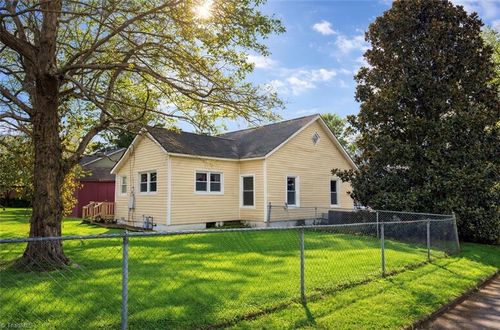 33 Mill St, Lexington, NC, 27295-1678 | Card Image