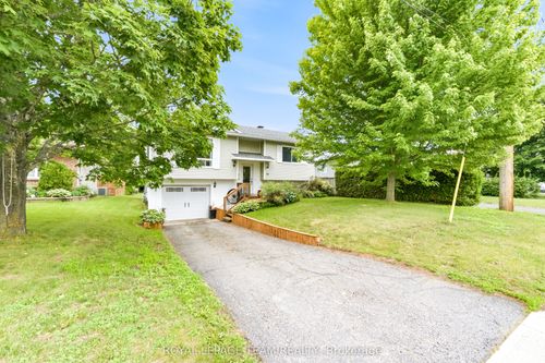 58 7th Ave, Arnprior, ON, K7S3S2 | Card Image