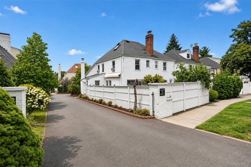 26 Van Nostrand Ct, Little Neck, NY, 11362-1448 | Card Image