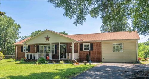 1826 Old Hollow Rd, Walkertown, NC, 27051-9716 | Card Image