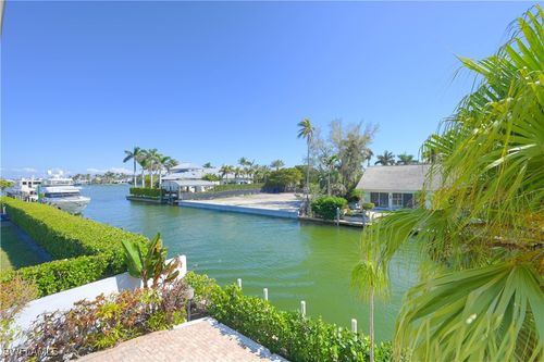 660 14th Ave S, NAPLES, FL, 34102-7116 | Card Image