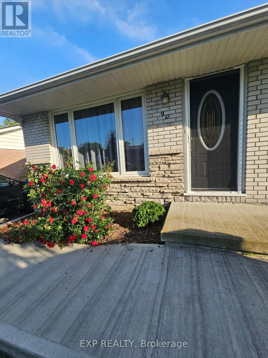 Residential in Kingston (Rideau) 3