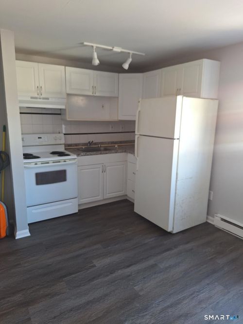 apt-c6-217 Hollister Ave, Bridgeport, CT, 06607-1941 | Card Image