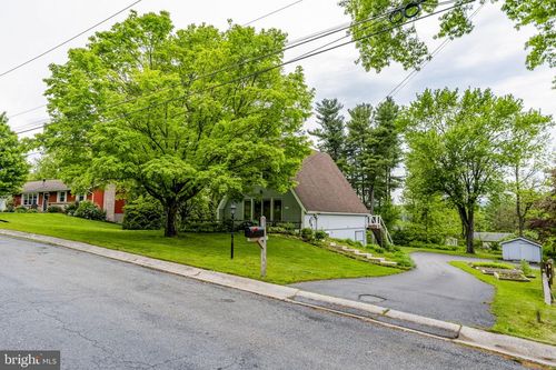 30 Pine Crest Dr, DENVER, PA, 17517-9548 | Card Image