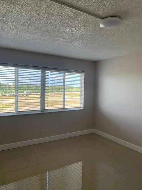 a4f-14830 Naranja Lakes Blvd, Homestead, FL, 33032-8337 | Card Image