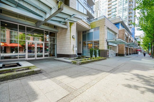 2105 - 2978 Glen Drive, Condo with 3 bedrooms, 2 bathrooms and 1 parking in Coquitlam BC | Image 30