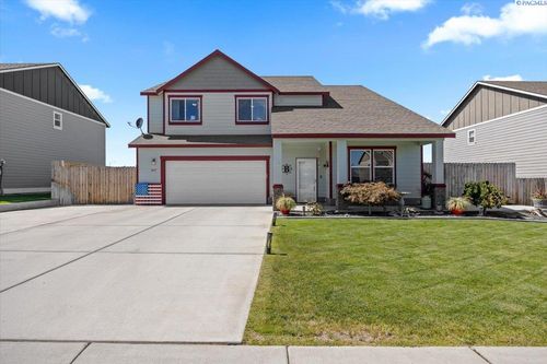 647 Pikes Peak Dr, West Richland, WA, 99353-8792 | Card Image