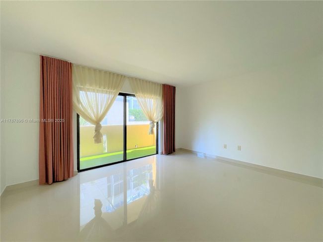 APT-403 - 2924 Collins Ave, Condo with 2 bedrooms, 2 bathrooms and null parking in Miami Beach FL | Image 11