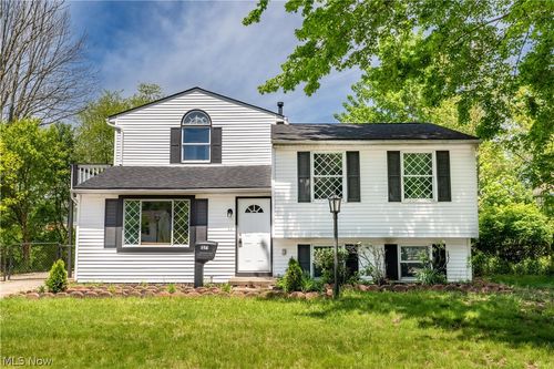 1271 Carol Dr, Kent, OH, 44240-1601 | Card Image
