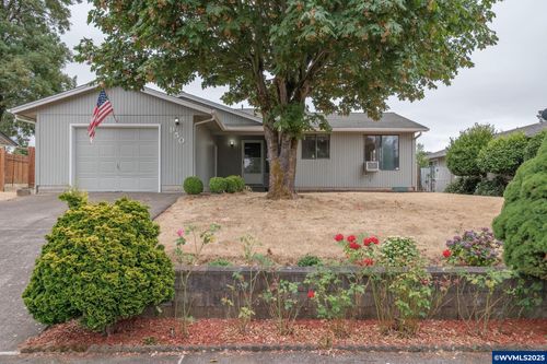 950 Hazel St, Aumsville, OR, 97325-8975 | Card Image