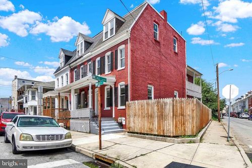 217 S West St, YORK, PA, 17401-3739 | Card Image