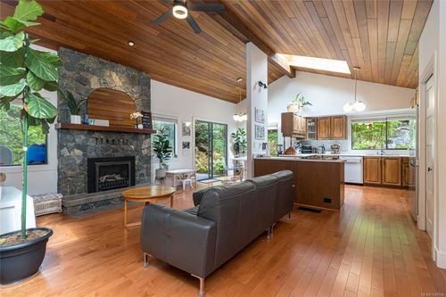 974 Wagonwood Pl, Victoria, BC, V8X4M1 | Card Image