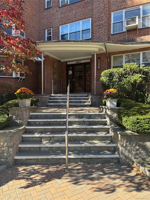 a6g-235 Garth Road, Eastchester, NY, 10583 | Card Image