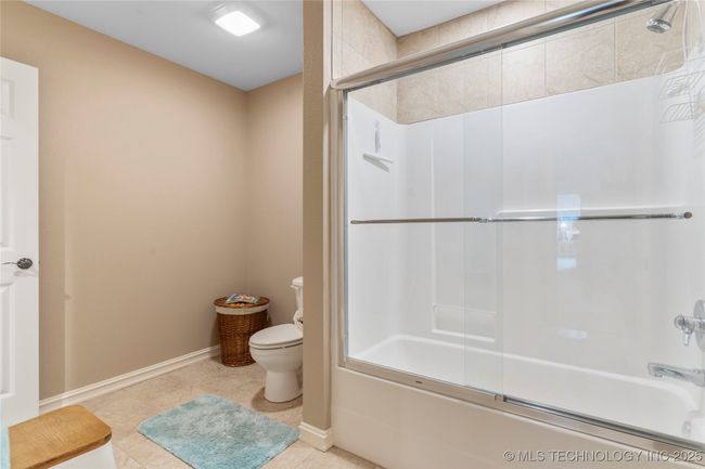 upstairs full bathroom | Image 36
