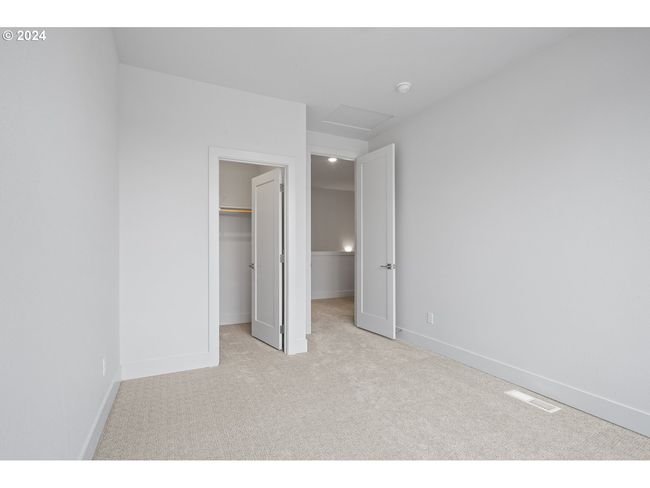 8870 Sw Mohegan Ln, House other with 5 bedrooms, 3 bathrooms and 3 parking in Tualatin OR | Image 33