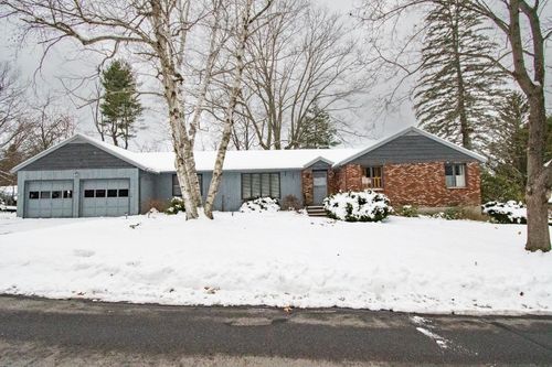 554 N Adams St, Manchester, NH, 03104-1611 | Card Image