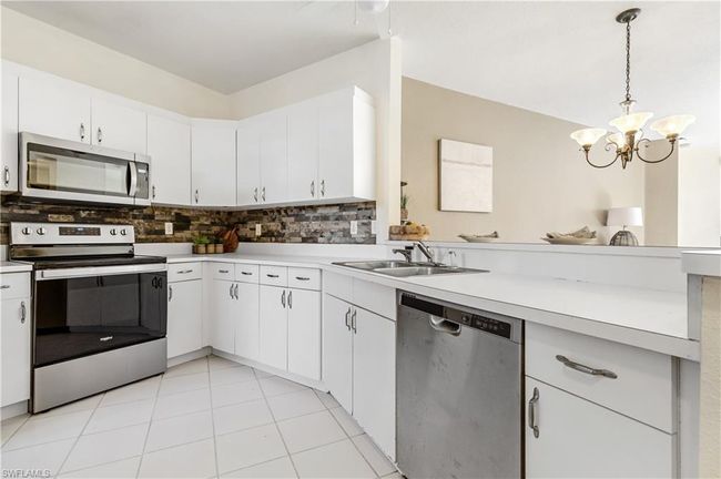 APT-102 - 12040 Summergate Cir, Condo with 2 bedrooms, 2 bathrooms and 1 parking in FORT MYERS FL | Image 4