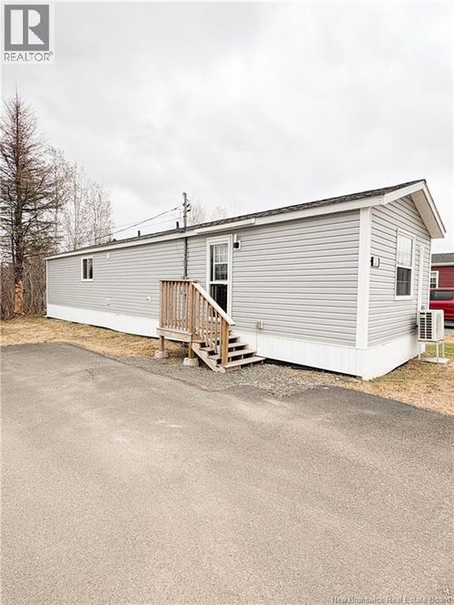 28 Douglas Cres, New Maryland, NB, E3C1Y8 | Card Image