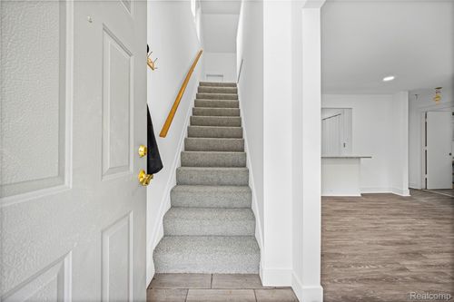 975 E Barrett Ave, Madison Heights, MI, 48071-4321 | Card Image