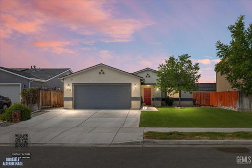 6112 Commonwealth Ave, Bakersfield, CA, 93313-4706 | Card Image