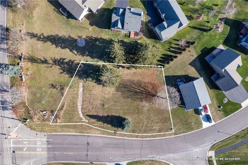 2364 Saint Andrews Dr, Altoona, WI, 54720-2242 | Card Image