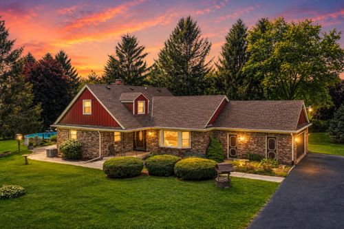 W248S7045 Sugar Maple Dr, Waukesha, WI, 53189-9215 | Card Image