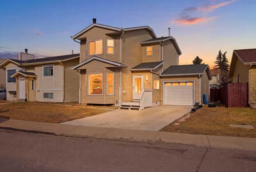 172 Castlebrook Road Ne, Calgary, AB, T3J1P1 | Card Image
