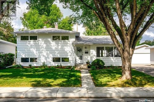 3542 Queen St, Regina, SK, S4S2G3 | Card Image