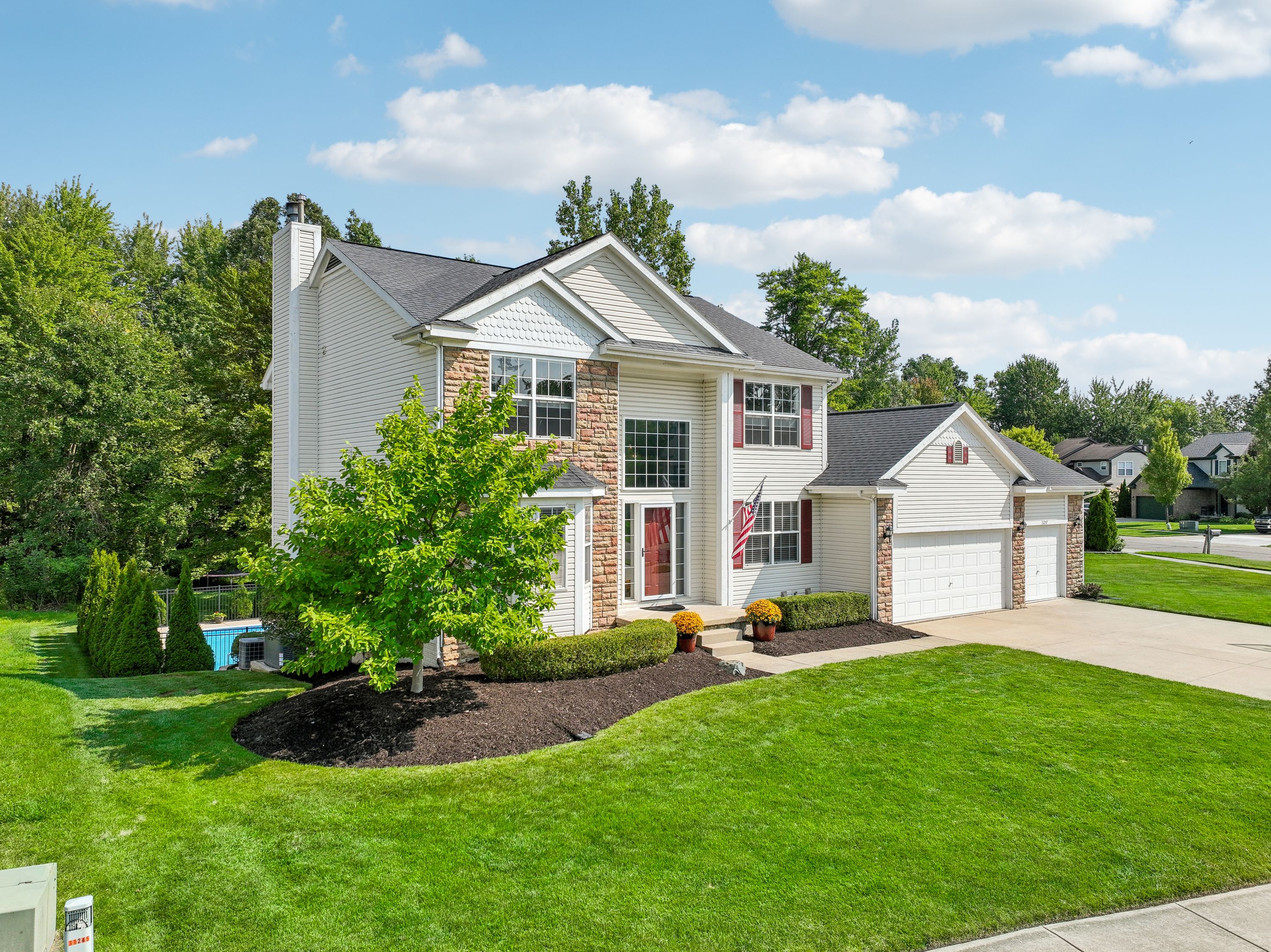 Anya Dr, Hartland, MI 48353