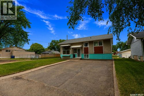 626 22nd St E, Prince Albert, SK, S6V1P1 | Card Image
