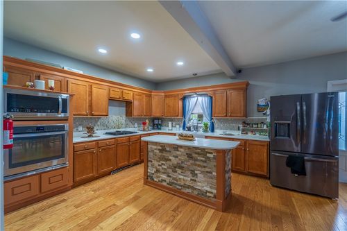 127 Boutwell St, Pawtucket, RI, 02860-5005 | Card Image