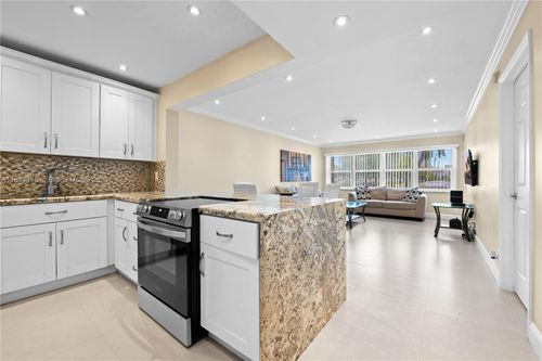 apt-103s-329 Se 3rd St, Hallandale Beach, FL, 33009-5675 | Card Image