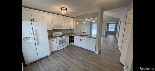 31136 Columbia Dr, Novi, MI, 48377-1513 | Card Image