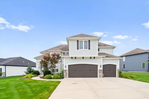 933 Bridgeshire Dr, Raymore, MO, 64083-7105 | Card Image