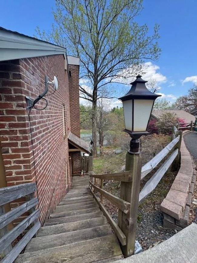 96 Doe Highlands Dr, Condo with 2 bedrooms, 2 bathrooms and null parking in Hillsville VA | Image 4