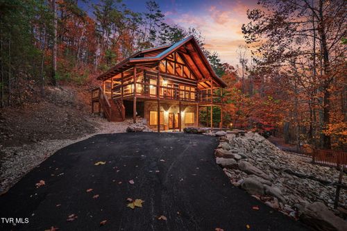 2579 Black Bear Ln, Sevierville, TN, 37876-7370 | Card Image