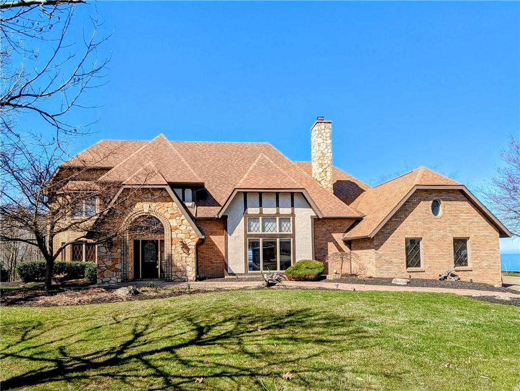 Fox Hollow Ln, Erie, PA 16511